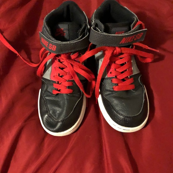 Nike Shoes | Youth Boys Size 4 